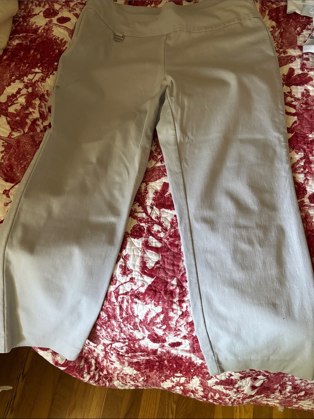 Woman’s Light Gray Stretch Casual capris